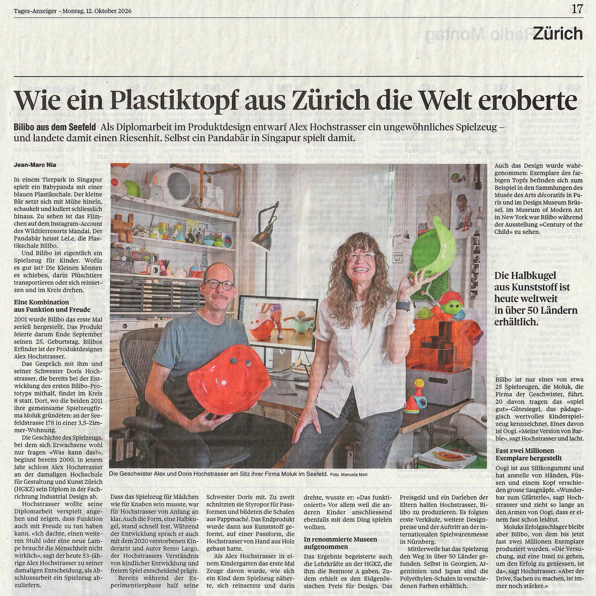 Tages-Anzeiger article celebrating 25 years of Bilibo, featuring Alex and Doris Hochstrasser with their toys at MOLUK's Zurich studio.