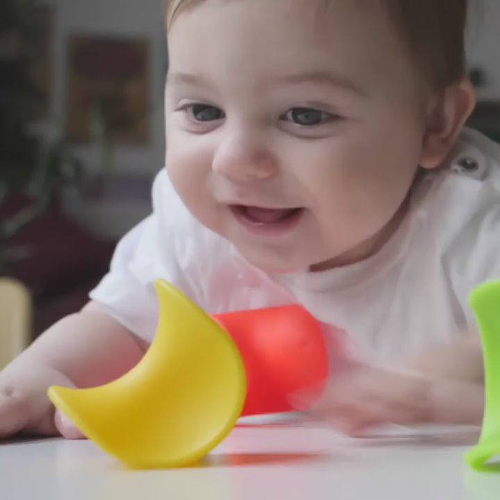 Video showing the colorful Ulu sensory wobble and teething toys by MOLUK, and how kids of different ages enjoy them.