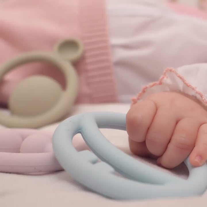 Video of babies exploring MOLUK’s Nigi Nagi Nogi silicone teething rings, grasping, chewing, and fidgeting during sensory play.