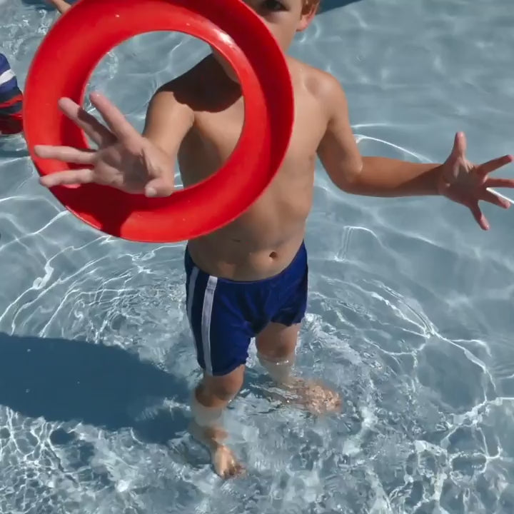 Video showing how kids play with MOLUK's open-ended Nello rings indoors and outdoors.