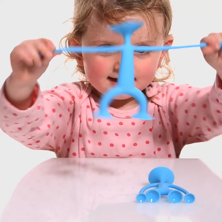Video featuring the Oogi Family by MOLUK, showing expressive silicone suction cup figures stretching, sticking, and interacting in creative play.