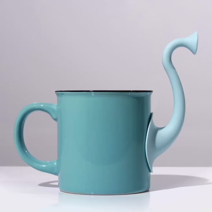 Video showing how you turn everyday objects like mugs or other MOLUK toys into Elephants with MOLUK's Oogifant fidget toy.