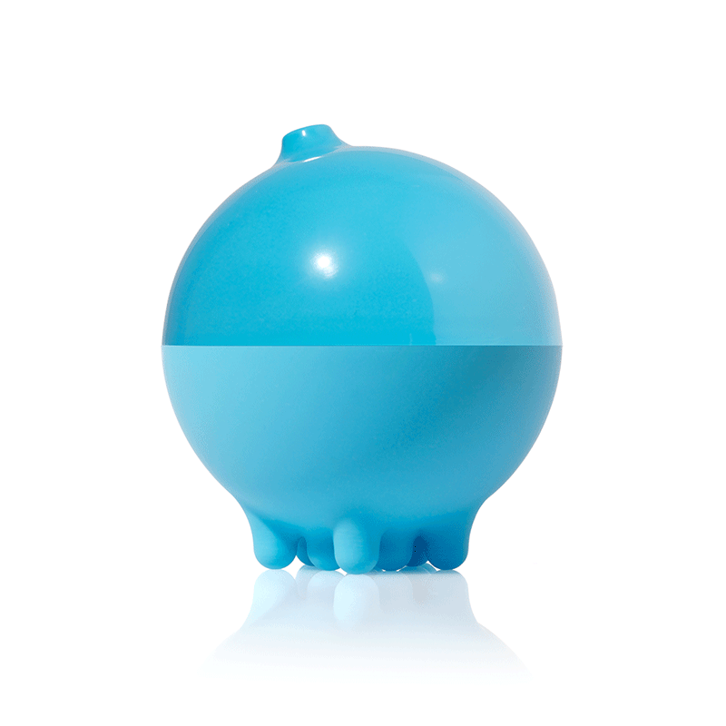 Blue Pluï Rainball bath toy by MOLUK, opening up for easy cleaning. 