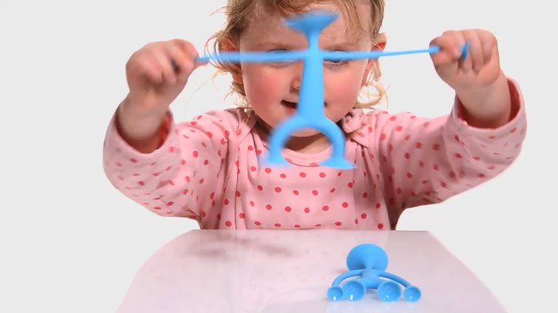 Video featuring the Oogi Family by MOLUK, showing expressive silicone suction cup figures stretching, sticking, and interacting in creative play.