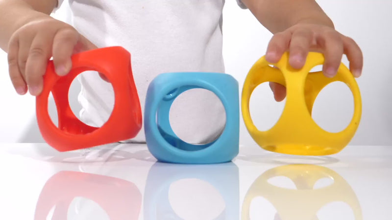 Video showing the BUILDING GENIUS set combining MOLUK’s elastic Hix, Mox, and Oibo silicone stacking and nesting toys.