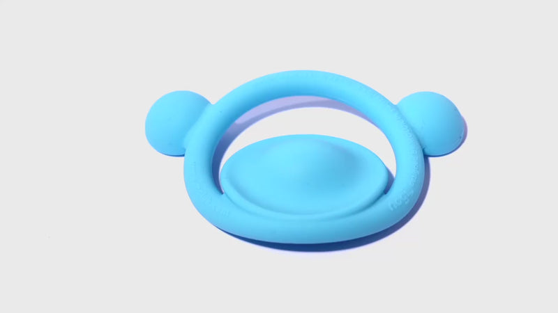 Video showing Nigi Nagi Nogi by MOLUK – tactile silicone teething rings and fidget toys in primary colors combined in imaginative ways.